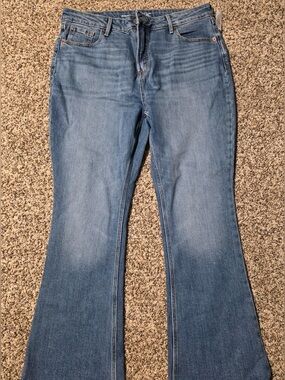 Old Navy Women's Med Clover Extra High rise Flare Jeans